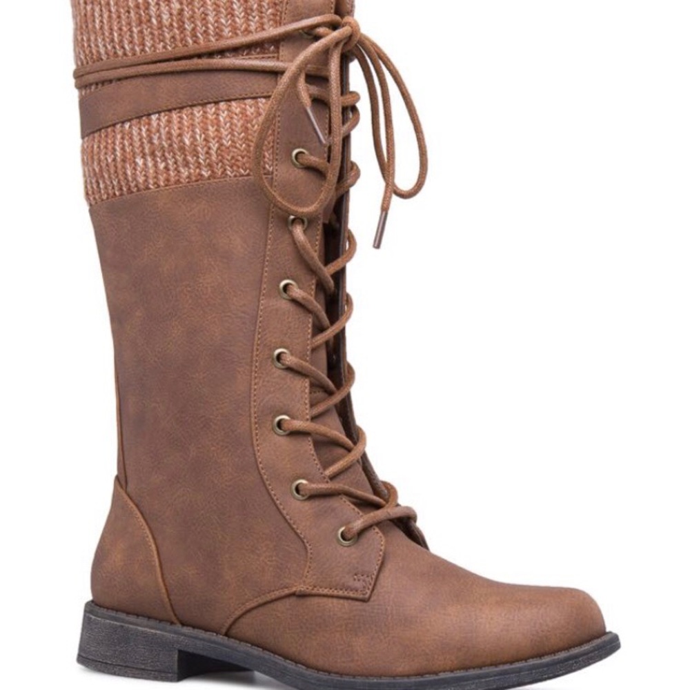 Brand new boots, NEVER WORN, size 8 👢